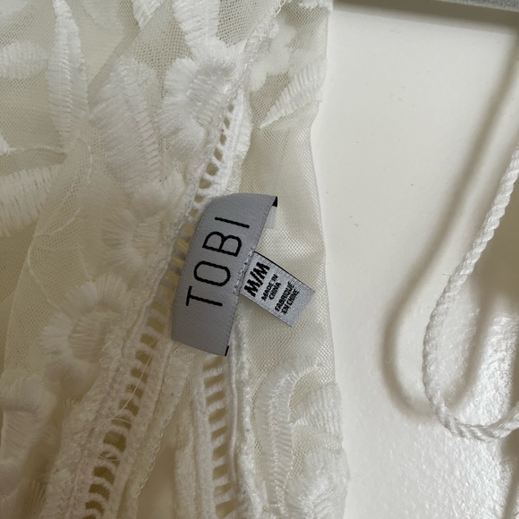 White Deep V Flower Lace Crop Top - Picture 3 of 3